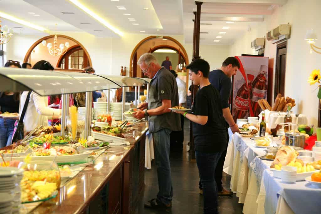 buffetrestaurant magna graecia in dassia corfu Buffetrestaurant van Magna Graecia in Dassia, Corfu