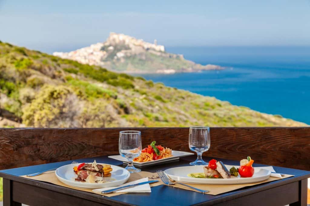 eten uitzicht castelsardo resort village in castelsardo sardinie Eten met uitzicht van Castelsardo Resort Village in Castelsardo, Sardinië