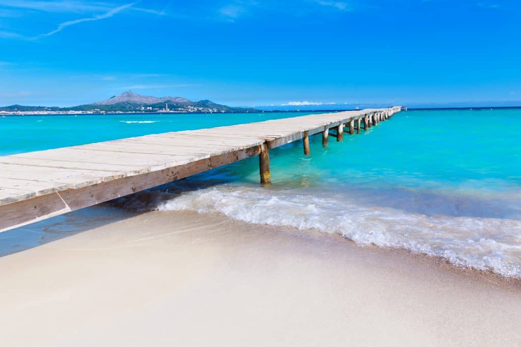 houten steiger playa muro mallorca Houten steiger van Playa de Muro op Mallorca