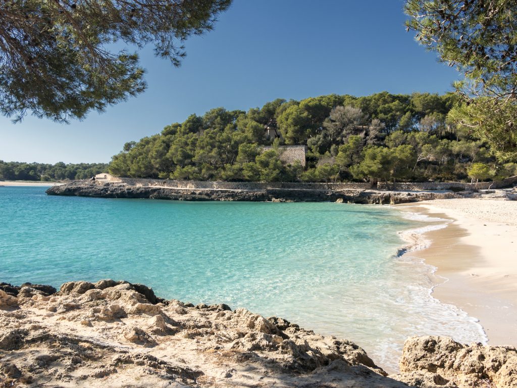uitzicht prachtig strand mallorca Uitzicht op een prachtig strand op Mallorca