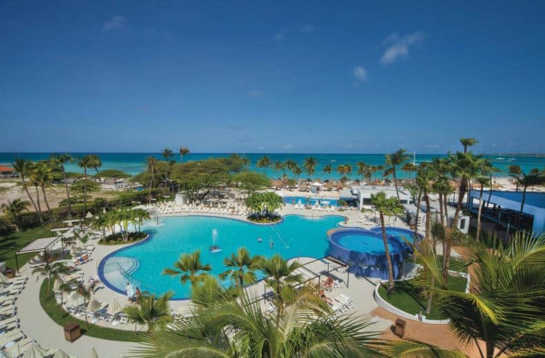 Zwembad van RIU Palace Antillas in Palm Beach, Aruba