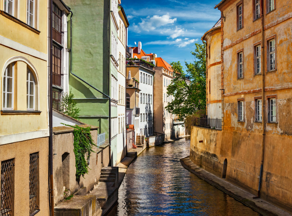 kanaal huizen mala strana praag tsjechie Kanaal en huizen van Malá Strana in Praag, Tsjechië