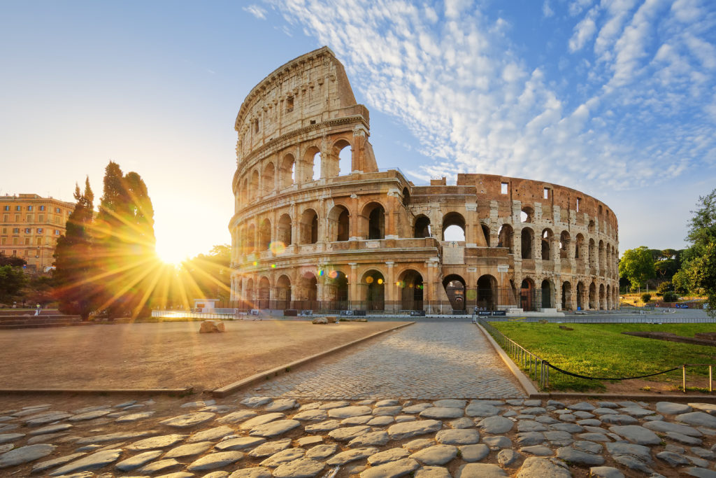 Zonsopgang bij het Colosseum in Rome, Italië