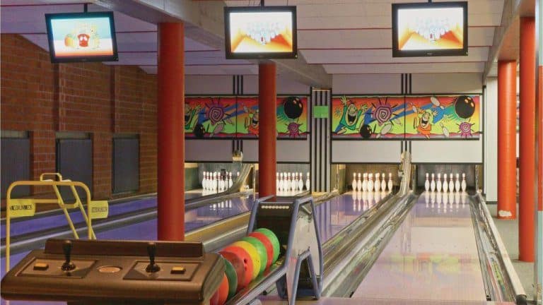 bowling vakantiepark hambachtal in oberhambach rijnland palts duitsland Bowlingbaan van Vakantiepark Hambachtal in Oberhambach, Rijnland-Palts, Duitsland