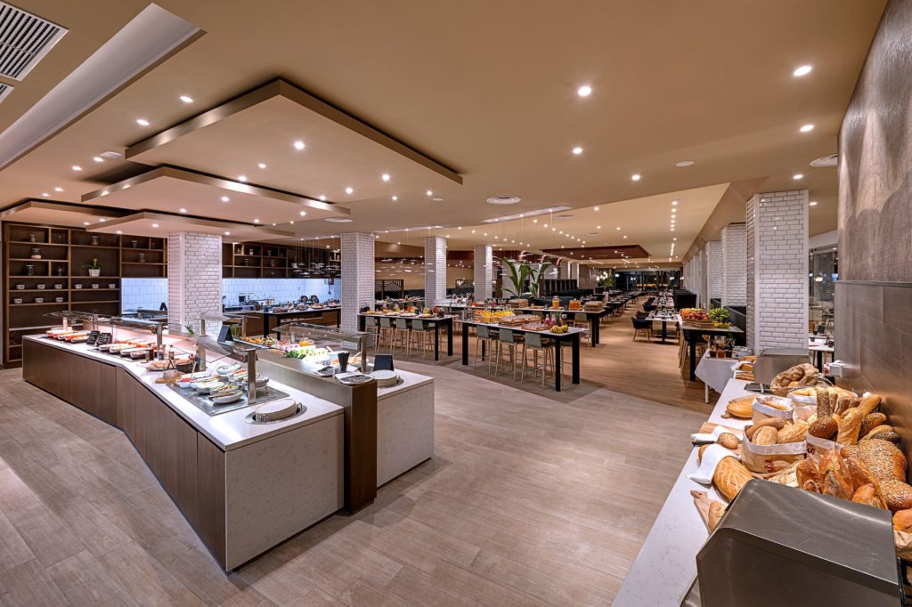 buffetrestaurant radisson blu resort spa in puerto de mogan gran canaria spanje Buffetrestaurant van Radisson Blu Resort & Spa in Puerto de Mogán, Gran Canaria, Spanje