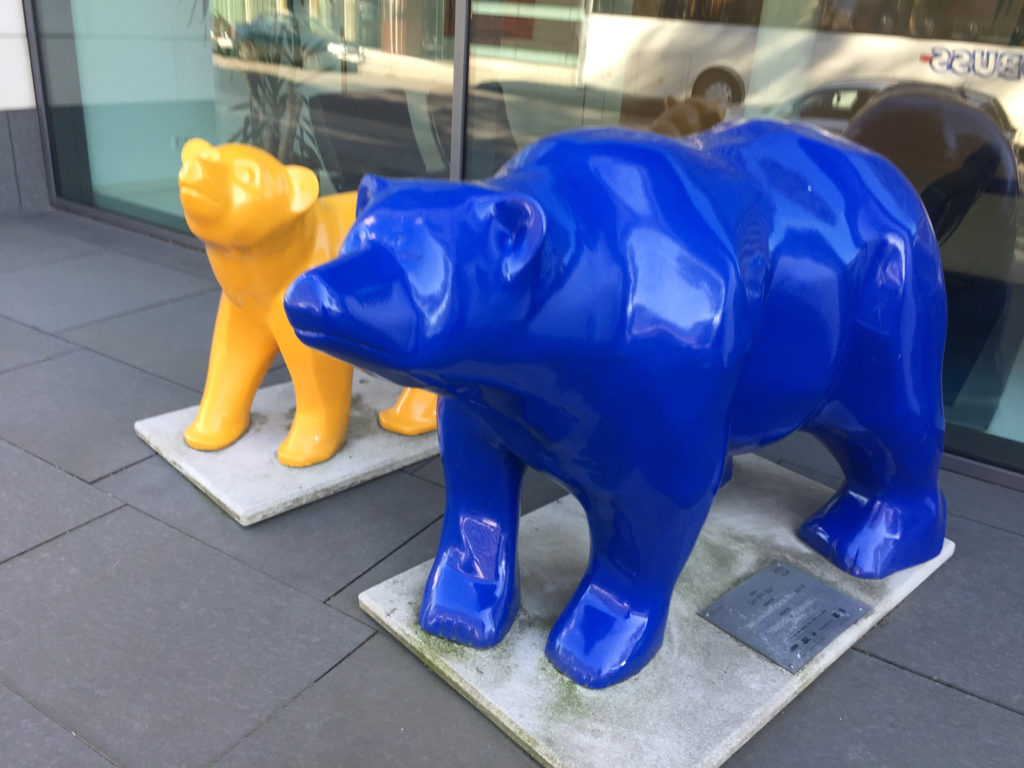 geel blauwe buddy bears berlijn duitsland Geel en blauwe Buddy Bears in Berlijn, Duitsland