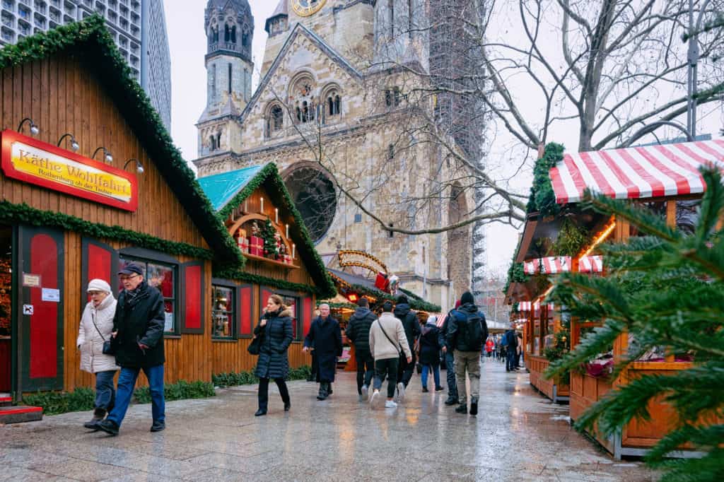 kerstmarkt bij gedachtniskirche berlijn duitsland Kerstmarkt bij de Gedächtniskirche in Berlijn, Duitsland