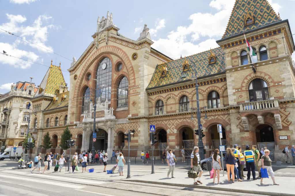 voorzijde grote markthal boedapest hongarije Voorzijde van de Grote Markthal in Boedapest, Hongarije