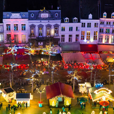 Kerstmarkt op het Vrijthof in Maastricht, Limburg