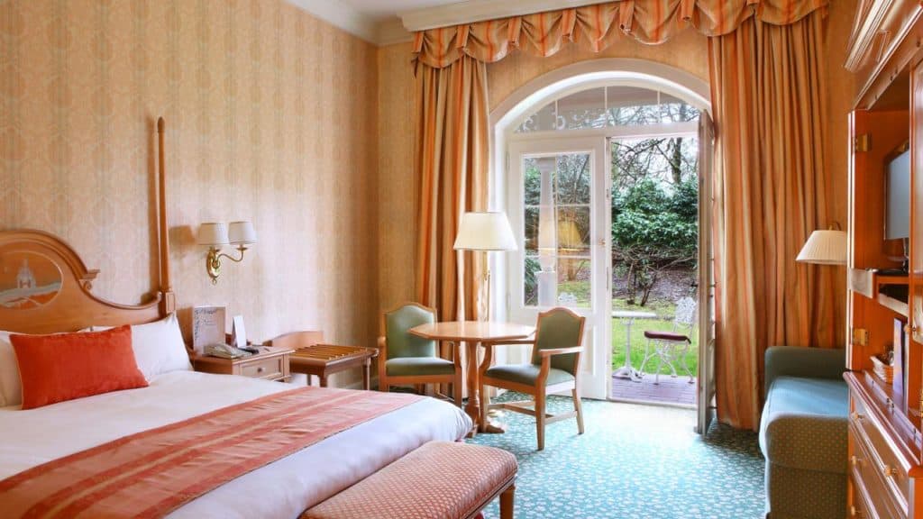 hotelkamer disneyland hotel in marne la vallee parijs frankrijk Hotelkamer van Disneyland Hotel in Marne-la-Vallée, Parijs, Frankrijk