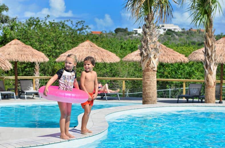 kinderen morena eco resort in jan thiel baai curacao curacao Kinderen van Morena Eco Resort in Jan Thiel Baai, Curaçao, Curaçao