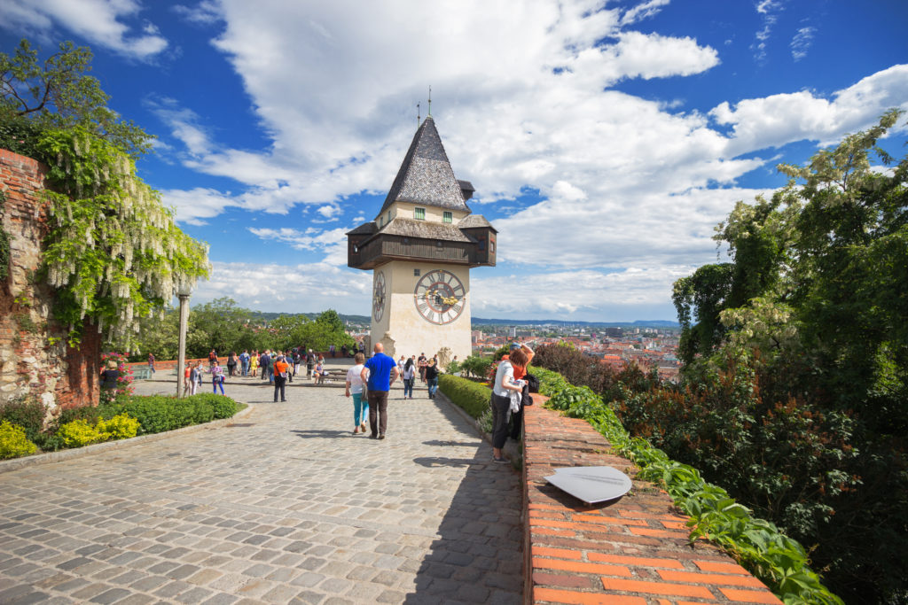 klokkentoren schlossberg graz oostenrijk Klokkentoren op de Schlossberg in Graz, Oostenrijk