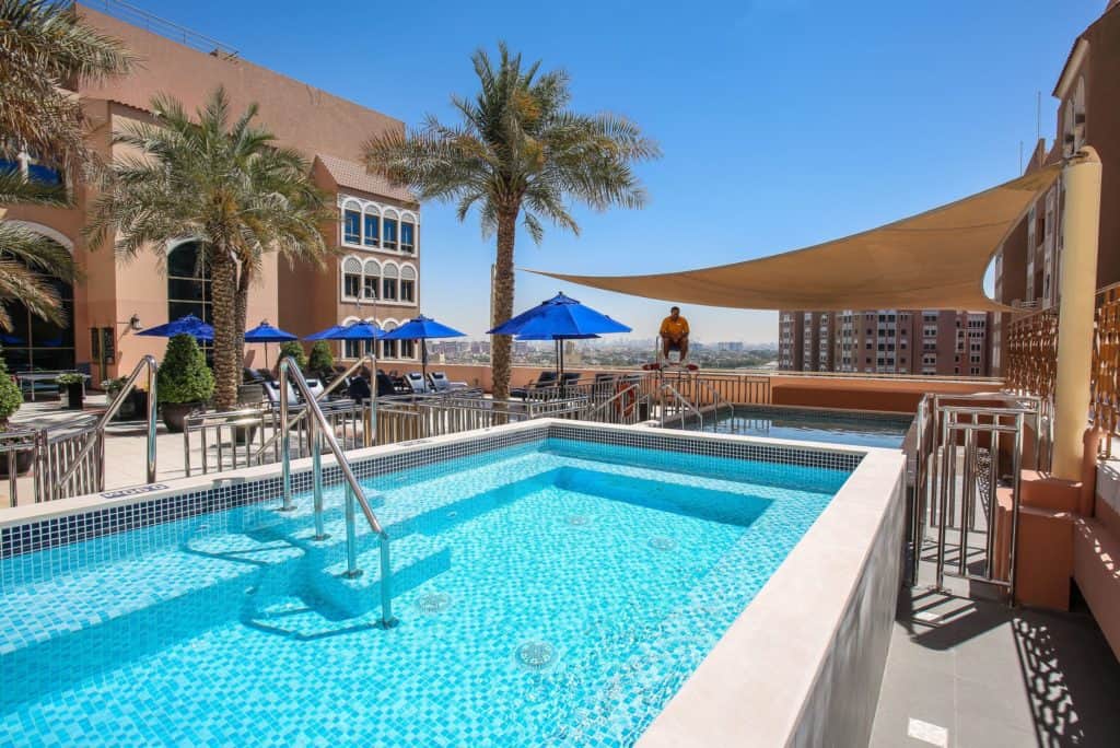 movenpick ibn battuta gate dubai in dubai dubai verenigde arabische emiraten Zwembad van Mövenpick Ibn Battuta Gate Dubai in Dubai, Dubai, Verenigde Arabische Emiraten