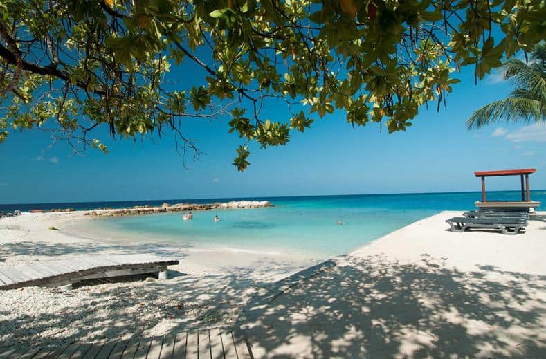 strand morena eco resort in jan thiel baai curacao curacao Strand van Morena Eco Resort in Jan Thiel Baai, Curaçao, Curaçao