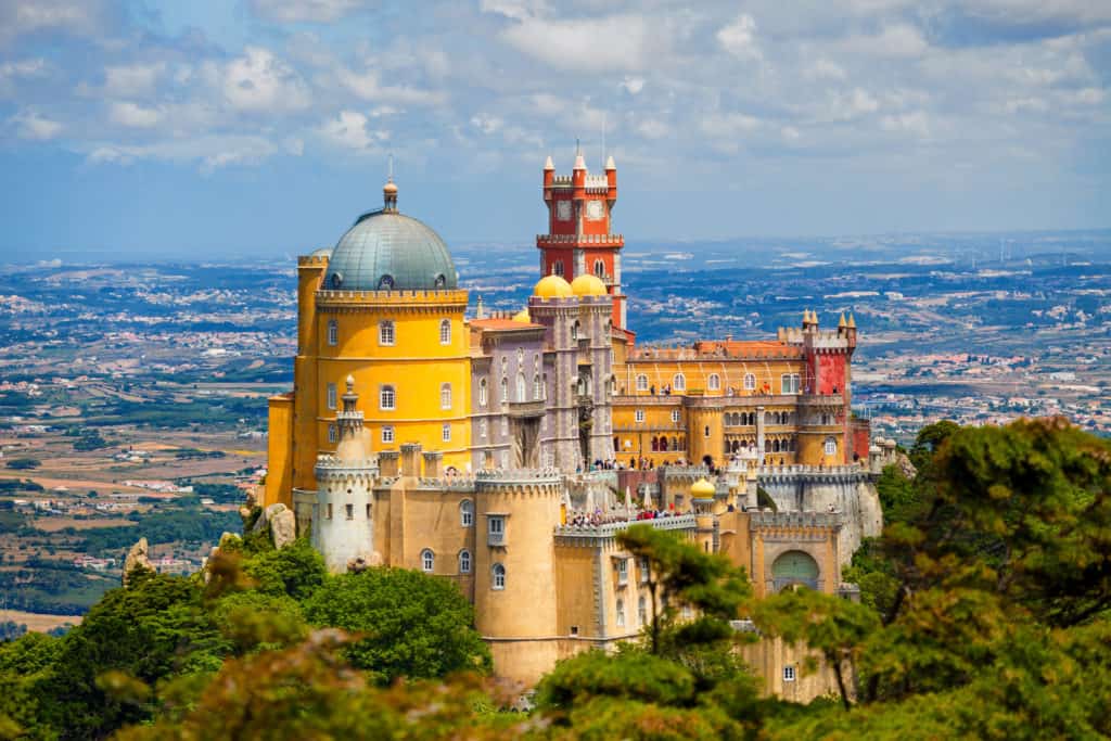 uitzicht kleurrijke palacio da pena sintra portugal Uitzicht op het kleurrijke Palácio da Pena in Sintra, Portugal