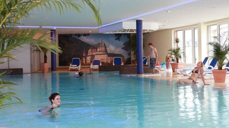 zwembad hotel belle vue lux in vianden luxemburg Zwembad van Hotel Belle-Vue Lux in Vianden, Luxemburg, Luxemburg