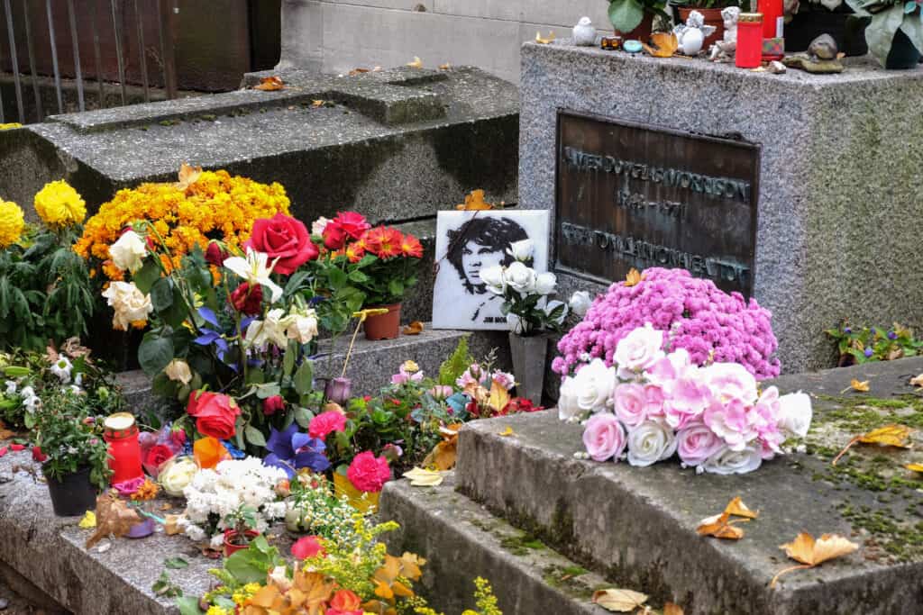 graf jim morrison pere lachaise parijs frankrijk Graf van Jim Morrison op Pere Lachaise in Parijs, Frankrijk
