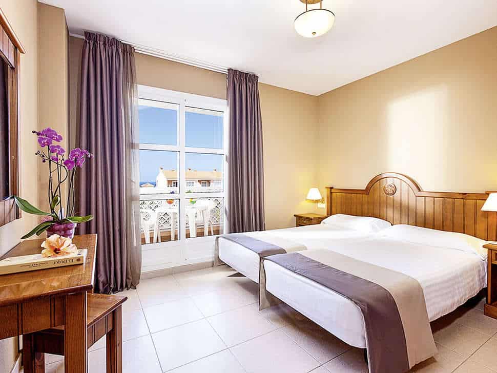hotelkamer aparthotel el duque in costa adeje tenerife spanje Hotelkamer van Aparthotel El Duque in Costa Adeje, Tenerife, Spanje