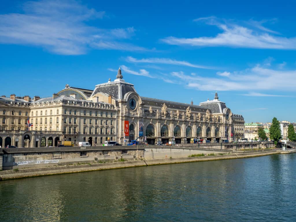 uitzicht musee d orsay parijs frankrijk Uitzicht op het Musée d’orsay in Parijs, Frankrijk