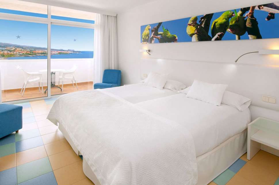 hotelkamer iberostar bouganville playa in costa adeje tenerife spanje Hotelkamer van Iberostar Bouganville Playa in Costa Adeje, Tenerife, Spanje