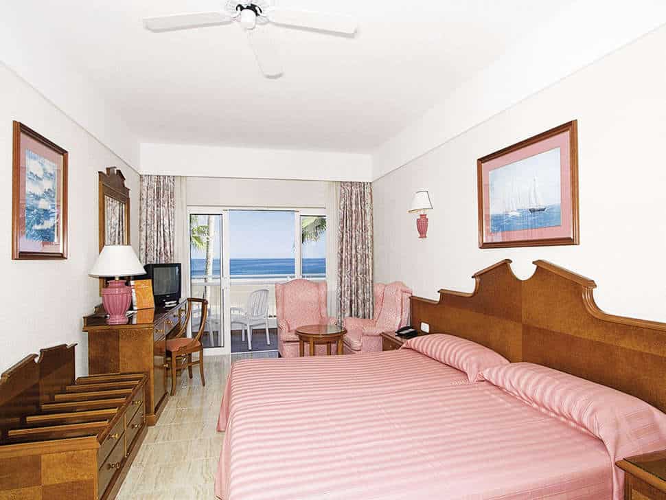 hotelkamer riu paraiso lanzarote resort in puerto del carmen lanzarote spanje Hotelkamer van RIU Paraiso Lanzarote Resort in Puerto del Carmen, Lanzarote, Spanje