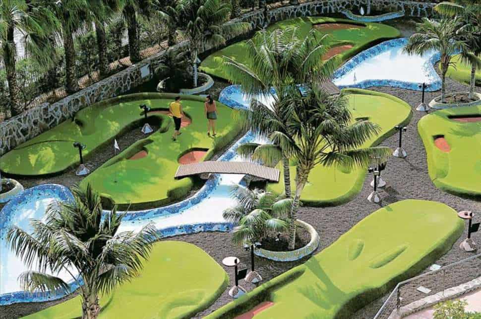 midgetgolf tabaiba princess in maspalomas gran canaria spanje Midgetgolf van Tabaiba Princess in Maspalomas, Gran Canaria, Spanje