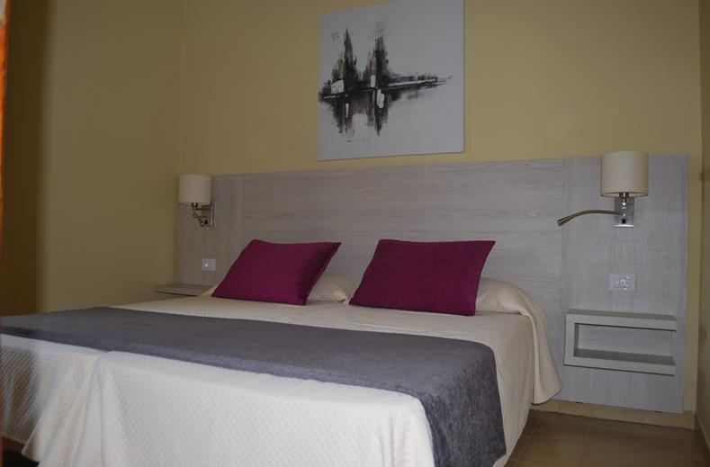 slaapkamer bungalows parque bali in maspalomas gran canaria spanje Slaapkamer van bungalow van Bungalows Parque Bali in Maspalomas, Gran Canaria, Spanje