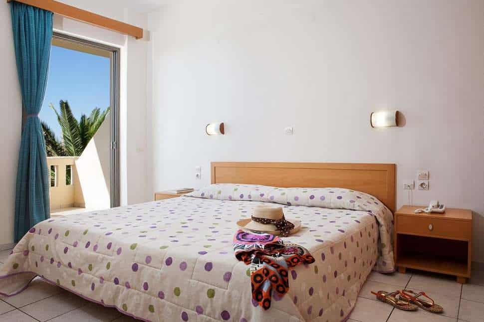 slaapkamer marinos beach appartementen in rethymnon kreta griekenland Slaapkamer van appartement van Marino’s Beach Appartementen in Rethymnon, Kreta, Griekenland