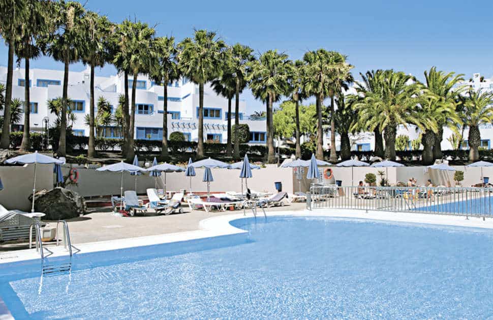 zwembad aparthotel costa mar in puerto del carmen lanzarote spanje Zwembad van Aparthotel Costa Mar in Puerto del Carmen, Lanzarote, Spanje