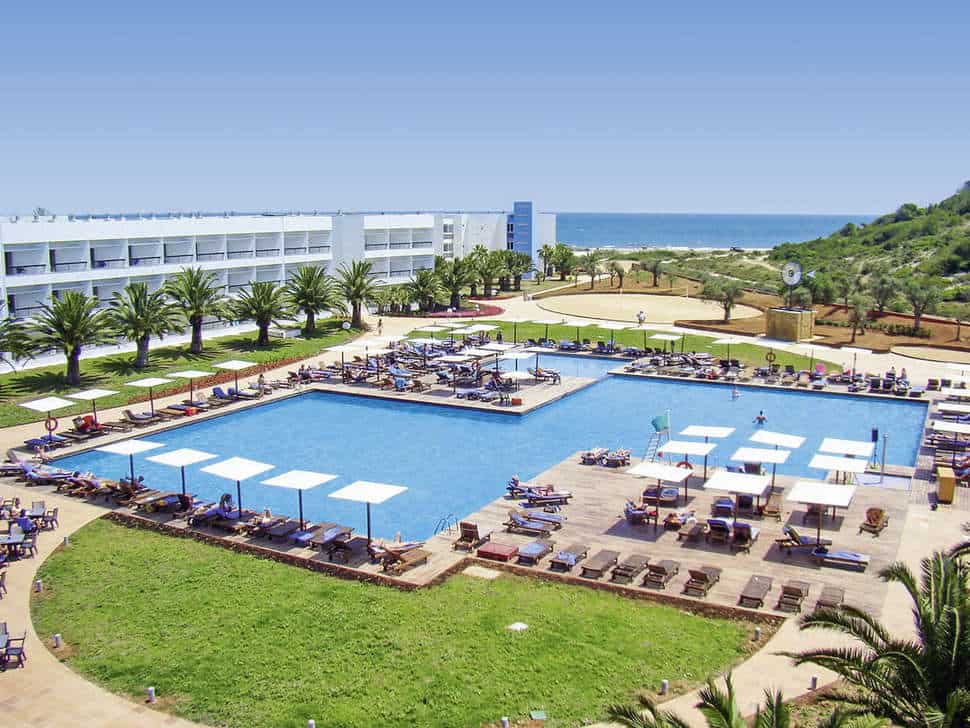 Zwembad van Grand Palladium Palace Ibiza Resort & Spa in Playa d’en Bossa, Ibiza, Spanje