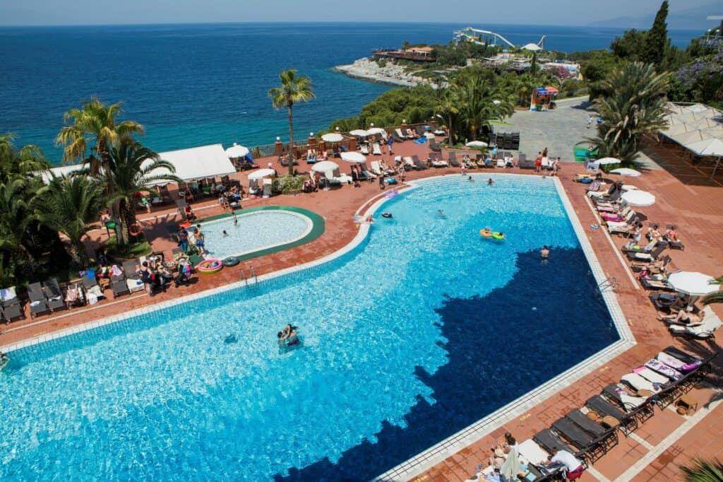 zwembad pine bay holiday resort in kusadasi noord egeische kust turkije Zwembad van Pine Bay Holiday Resort in Kusadasi, Noord-Egeïsche Kust, Turkije