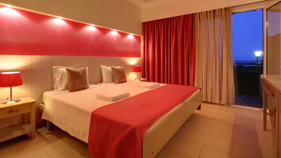 hotelkamer sunrise resort hotel in molyvos lesbos griekenland Hotelkamer van Sunrise Resort Hotel in Molyvos, Lesbos, Griekenland