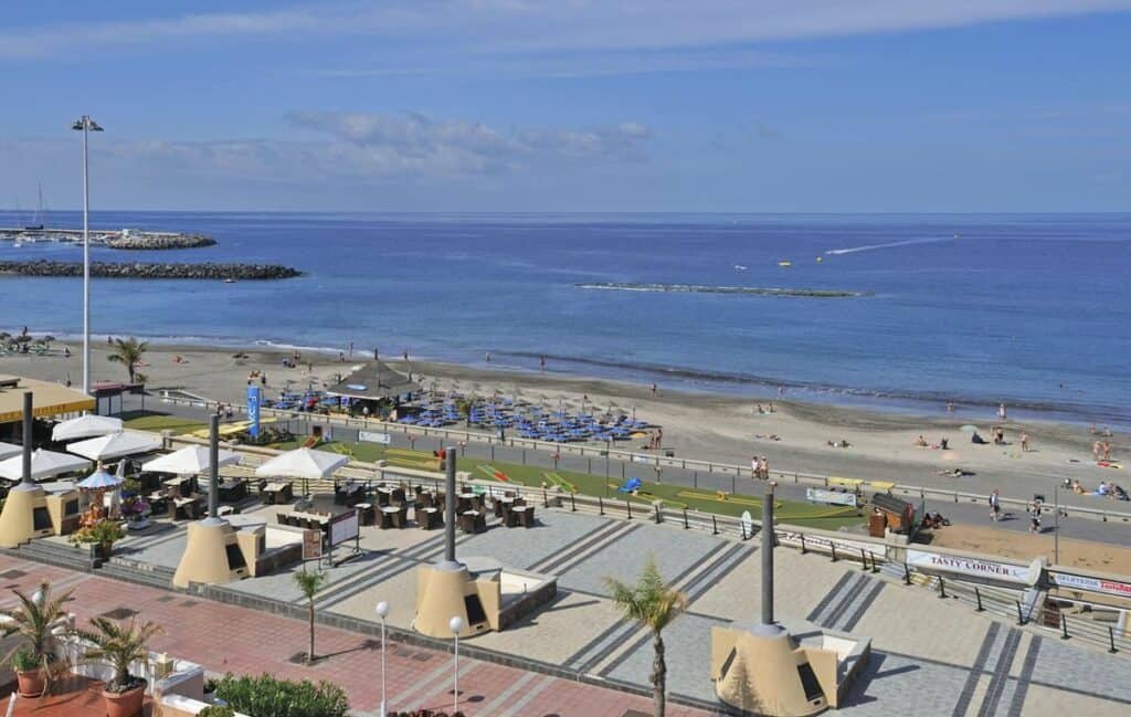 strand sol sun beach in costa adeje tenerife spanje Strand bij Sol Sun Beach in Costa Adeje, Tenerife, Spanje