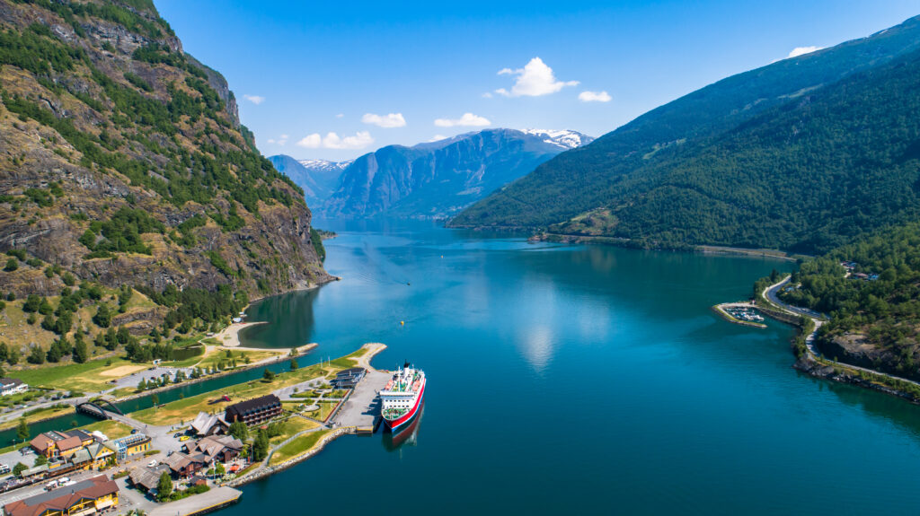 uitzicht fjorden bij flam noorwegen Uitzicht over de fjorden bij Flam, Noorwegen