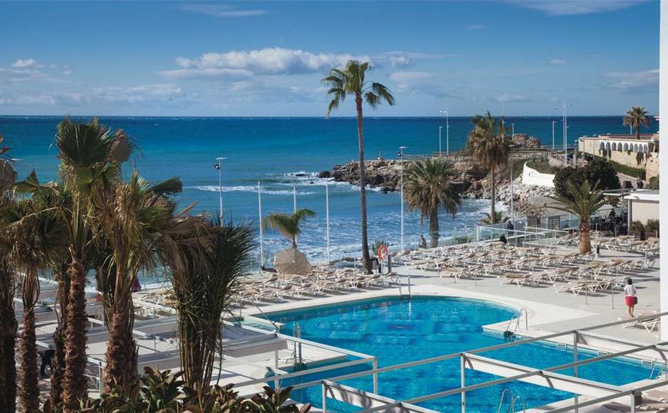 zwembad hotel riu monica in nerja costa del sol spanje Zwembad van Hotel Riu Monica in Nerja, Costa del Sol, Spanje