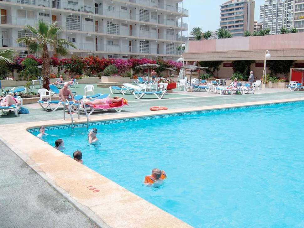 zwembad les dunes comodoro in benidorm costa blanca spanje Zwembad van Les Dunes Comodoro in Benidorm, Costa Blanca, Spanje