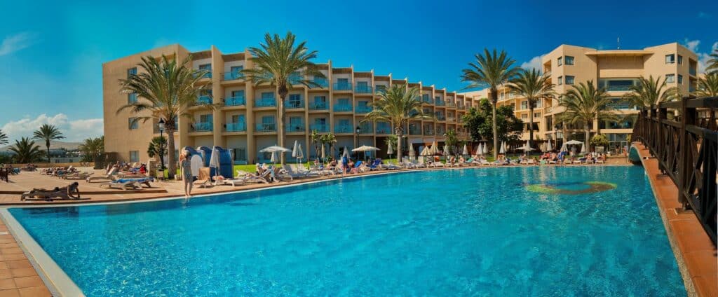 zwembad sbh costa calma beach resort in costa calma fuerteventura spanje Zwembad van SBH Costa Calma Beach Resort in Costa Calma, Fuerteventura, Spanje