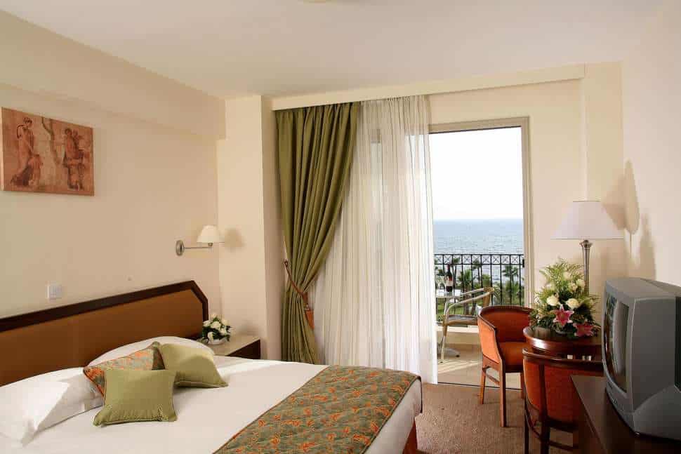 hotelkamer aquamare beach hotel spa in paphos paphos cyprus Hotelkamer van Aquamare Beach Hotel & Spa in Paphos, Paphos, Cyprus