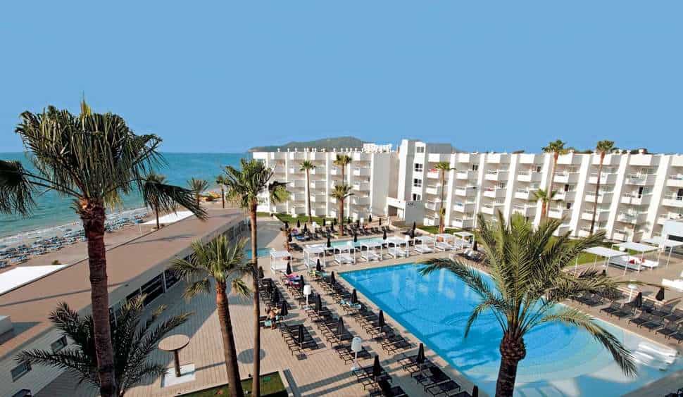 ligging hotel garbi ibiza spa in playa den bossa ibiza spanje Ligging van Garbi Ibiza & Spa in Playa d’en Bossa, Ibiza, Spanje