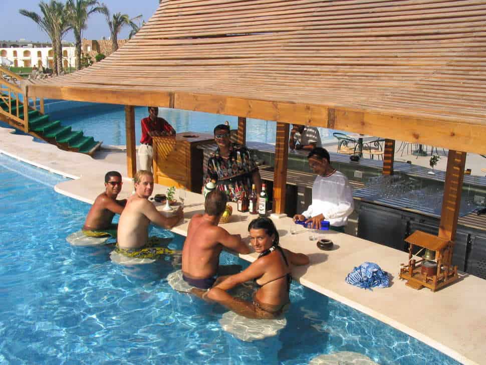 Poolbar van Brayka Bay Resort in Marsa Alam, Rode Zee, Egypte