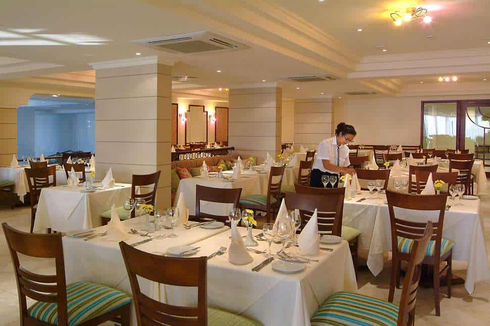 restaurant aquamare beach hotel spa in paphos paphos cyprus Restaurant van Aquamare Beach Hotel & Spa in Paphos, Paphos, Cyprus