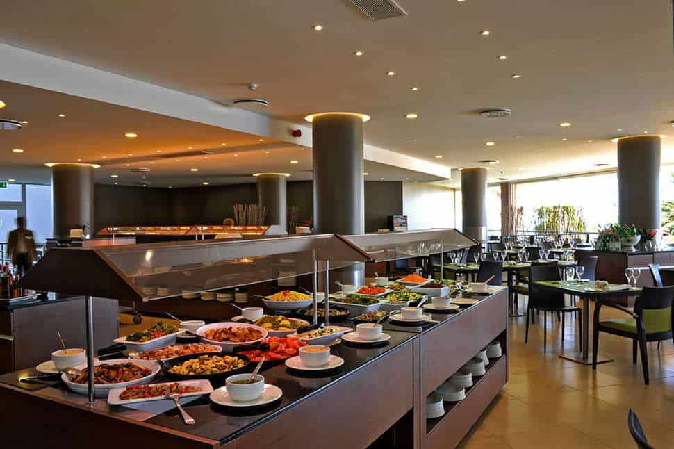 restaurant four views oasis hotel in canico madeira portugal Restaurant van Four Views Oasis Hotel in Canico, Madeira, Portugal