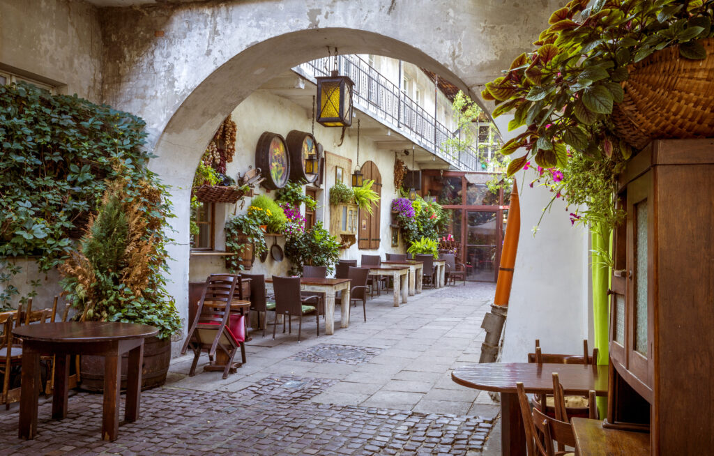 restaurant joodse wijk kazimierz krakau polen Restaurant in de Joodse wijk Kazimierz in Krakau, Polen