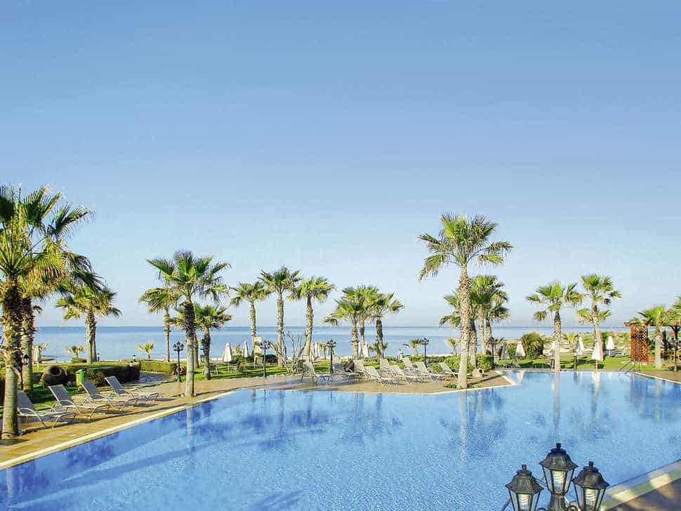 zwembad aquamare beach hotel spa in paphos paphos cyprus Zwembad van Aquamare Beach Hotel & Spa in Paphos, Paphos, Cyprus