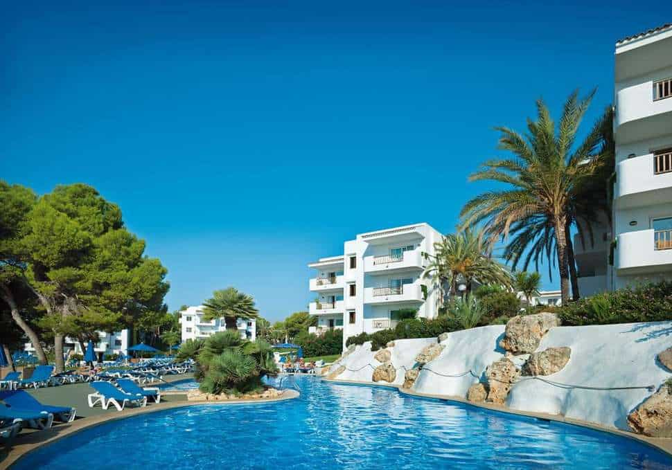 Zwembad van Inturotel Esmeralda Park in Cala d’Or, Mallorca, Spanje
