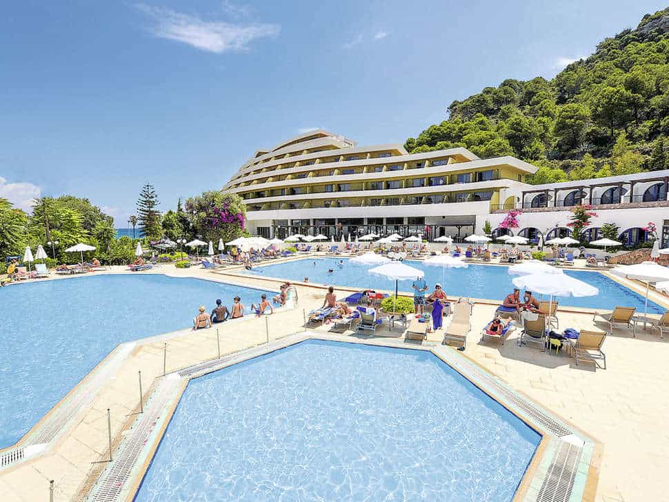 zwembad olympic palace resort in ixia rhodos griekenland Zwembad van Olympic Palace Resort in Ixiá, Rhodos, Griekenland