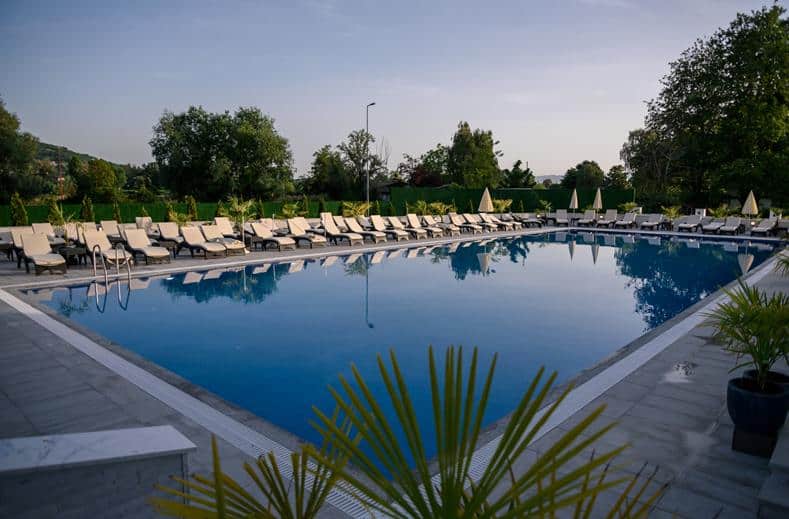 zwembad unique resort spa in ohrid ohrid macedonie Zwembad van Unique Resort & Spa in Ohrid, Ohrid, Macedonië