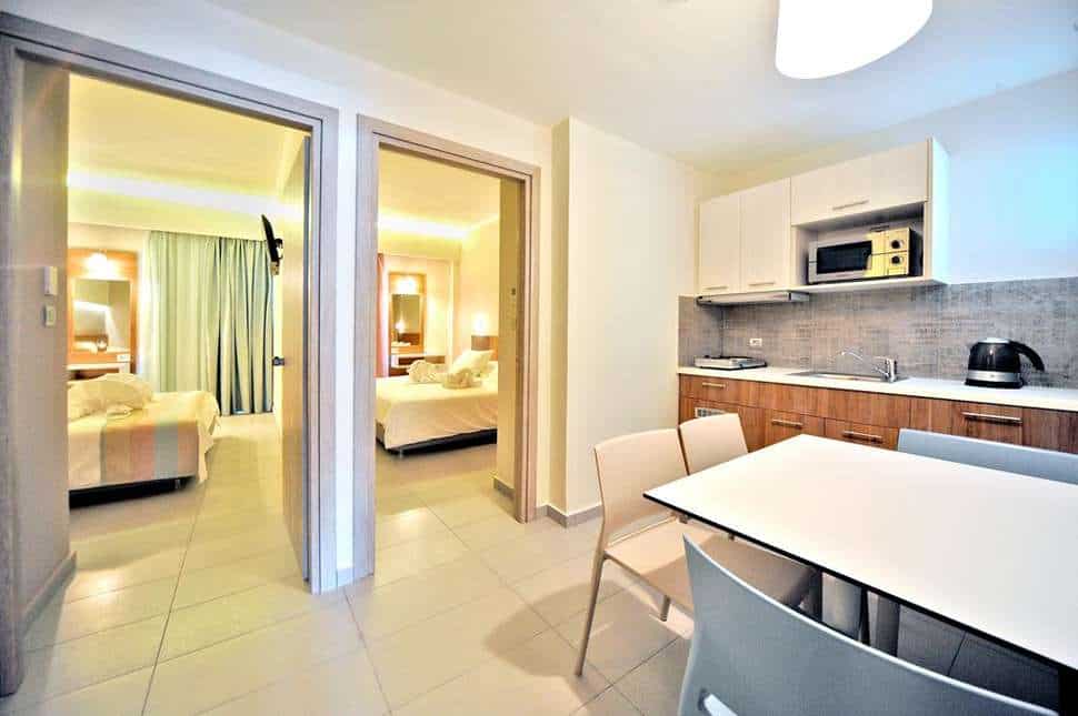 appartement astron suites in kos stad kos griekenland Terras van Astron Suites in Kos-Stad, Kos, Griekenland