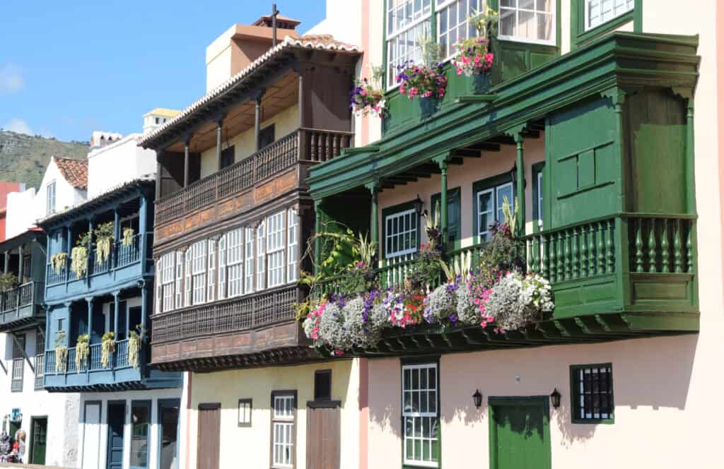 balkon santa cruz de la palma Kleurige balkons op La Palma in Spanje