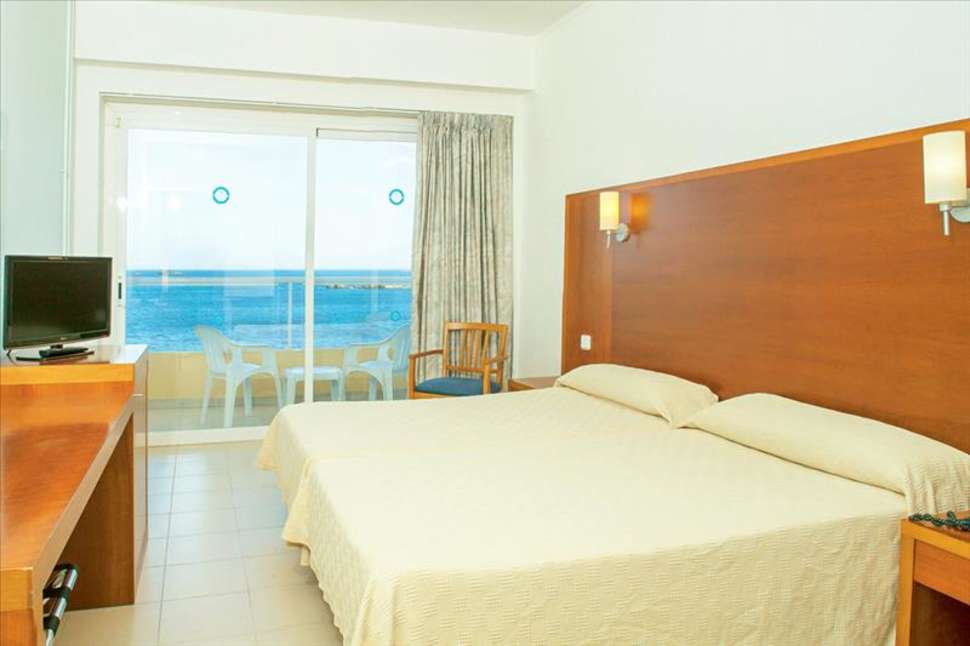 hotelkamer ibiza playa in ibiza stad ibiza spanje Hotelkamer van Ibiza Playa in Ibiza-Stad, Ibiza, Spanje